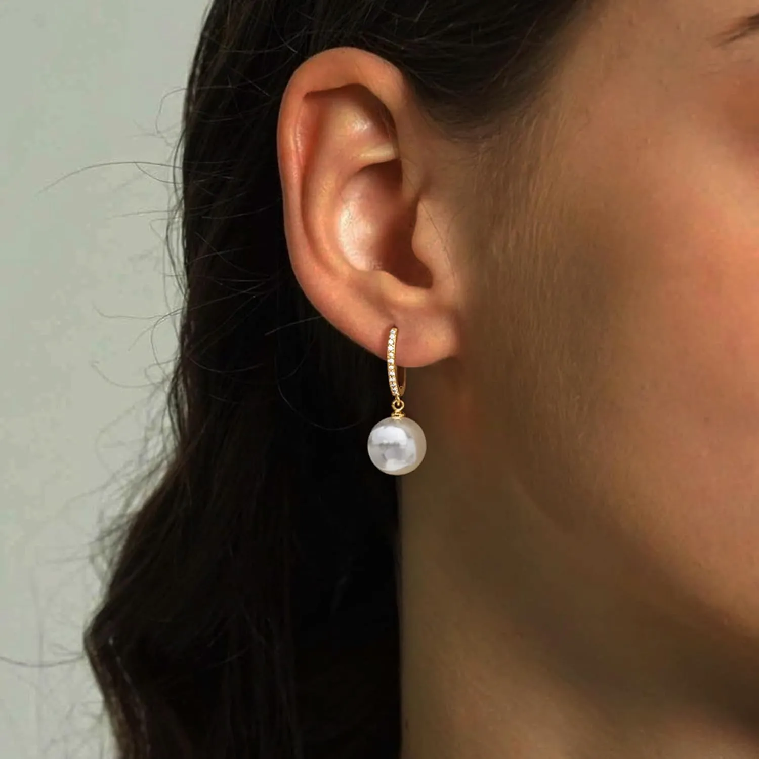 Pearl Earrings for Women, Dainty Gold Hoop Earrings Pearl Earrings for Women Trendy 14k Gold Plated Pearl Drop Earrings Hoops Hypoallergenic Pearl Huggie Earrings Gold Earrings Jewelry Gifts