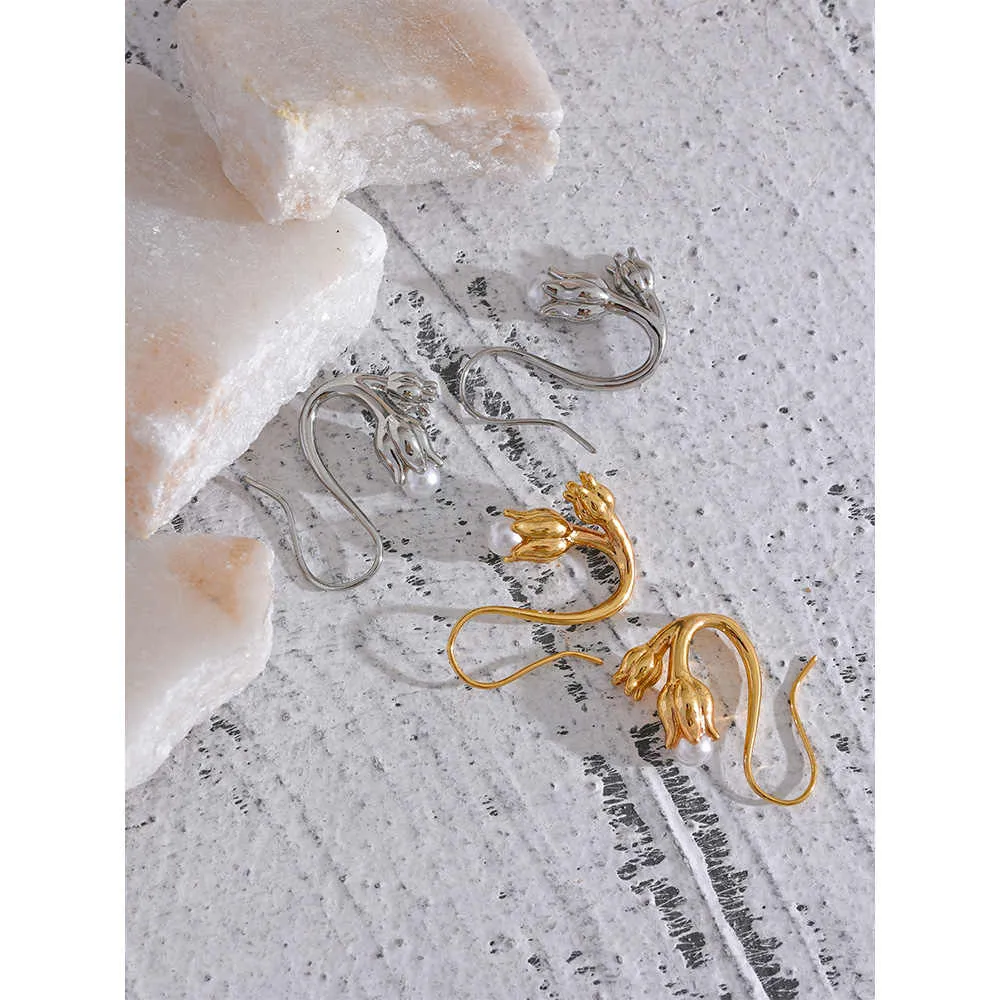 Pearls Tulip Flower Earrings