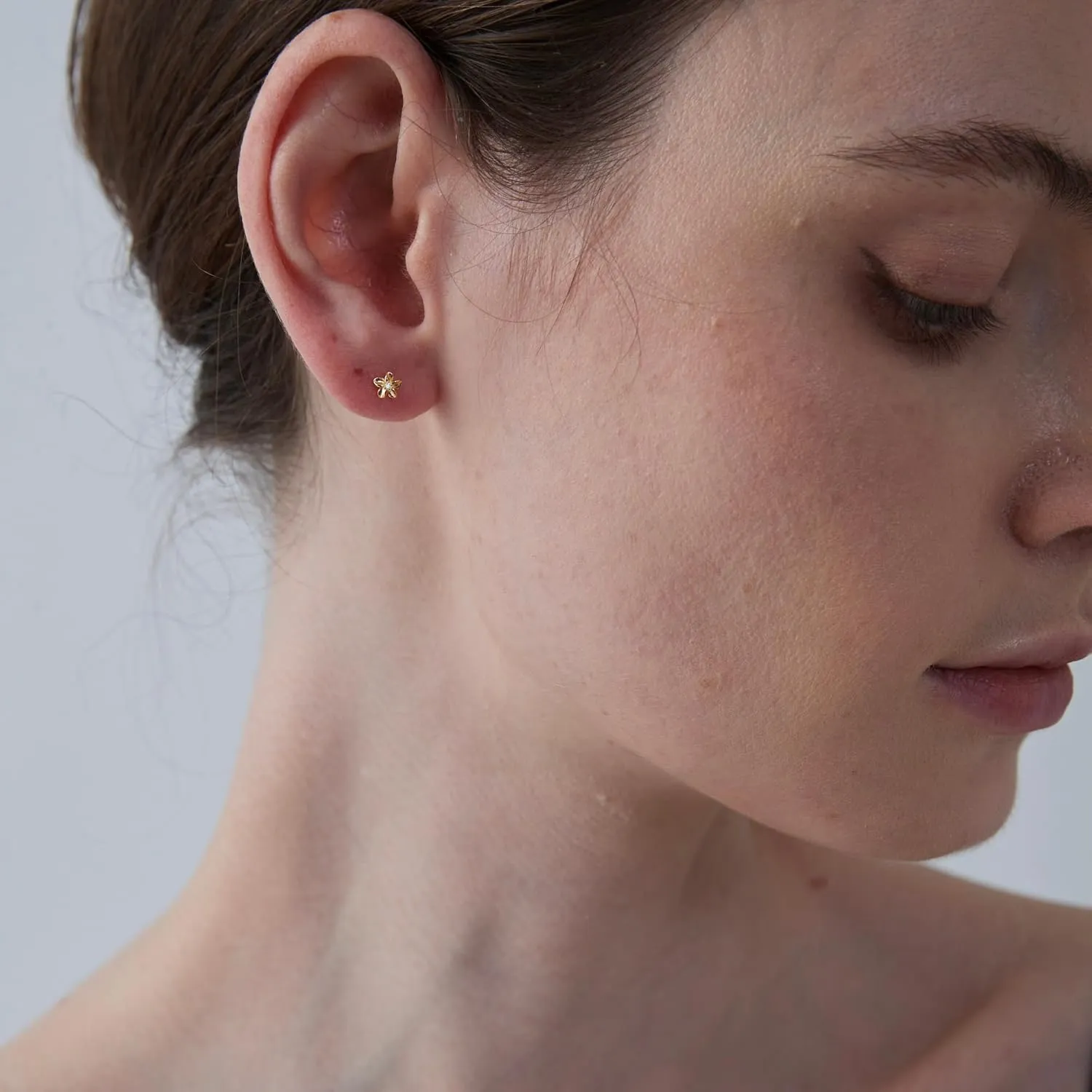 PERIMADE Tiny Flower Stud Earrings Gold Plated Cubic Zirconia Small Floral Earrings for Women, Dainty 925 Sterling Silver Hypoallergenic Non Tarnish Jewelry Trendy Birthday Friendship Gift