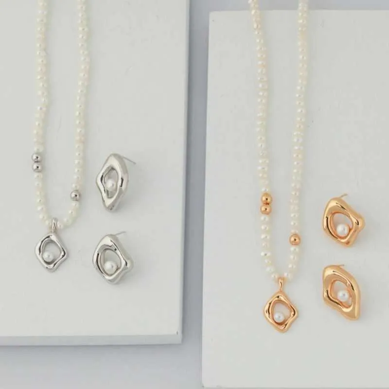 Rhombus Pearl Earrings -18k Gold Plating