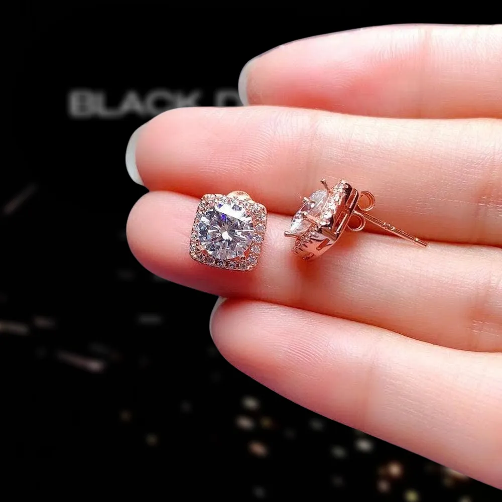 Round Diamond Attractive Character Stud Earrings