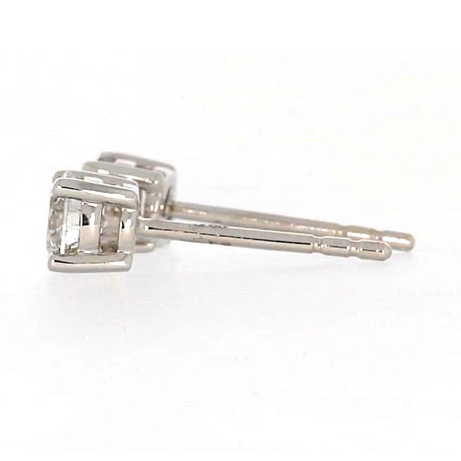 Solitaire 18ct White Gold Round Brilliant Cut with 1/2 Carat tw of Diamonds Studs
