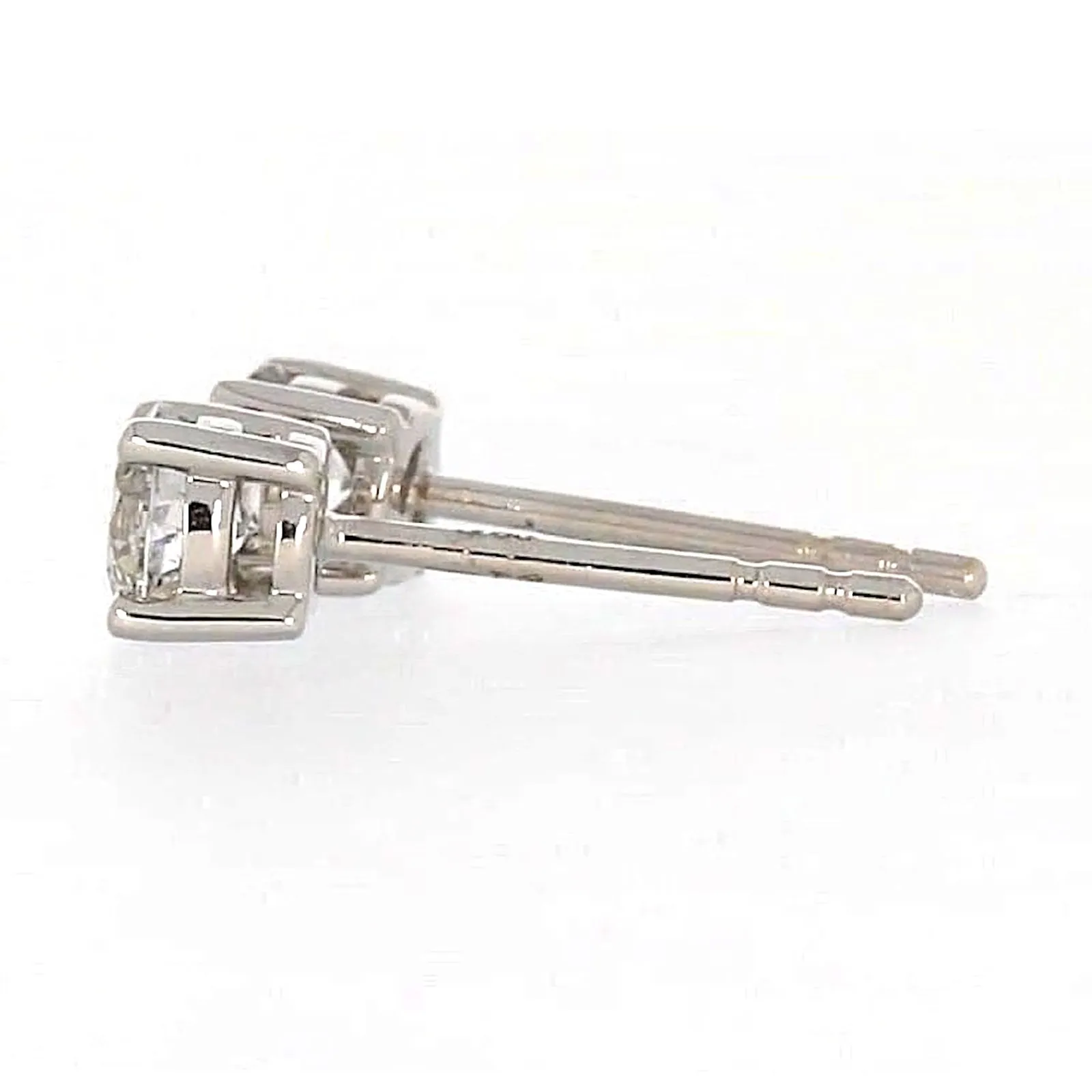 Solitaire 18ct White Gold Round Brilliant Cut with 1/2 Carat tw of Diamonds Studs