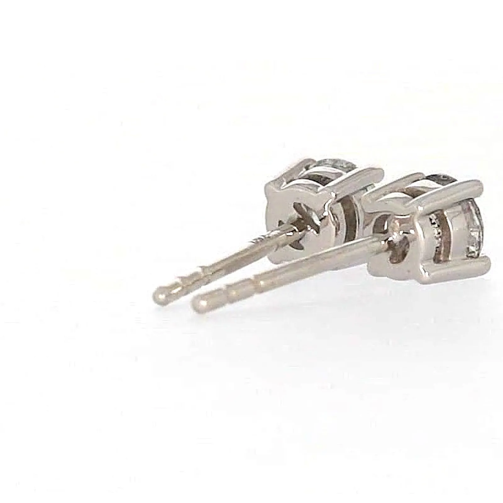 Solitaire 18ct White Gold Round Brilliant Cut with 1/2 Carat tw of Diamonds Studs