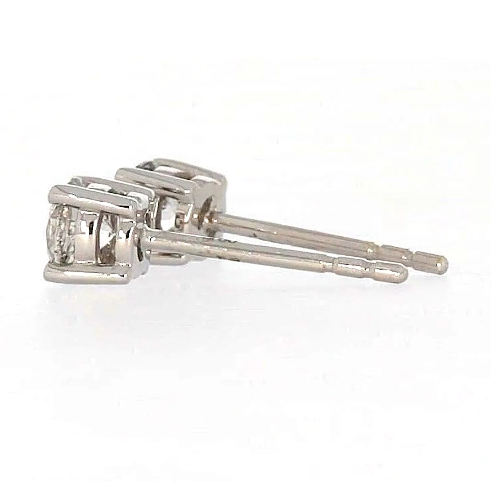 Solitaire 18ct White Gold Round Brilliant Cut with 1/2 Carat tw of Diamonds Studs