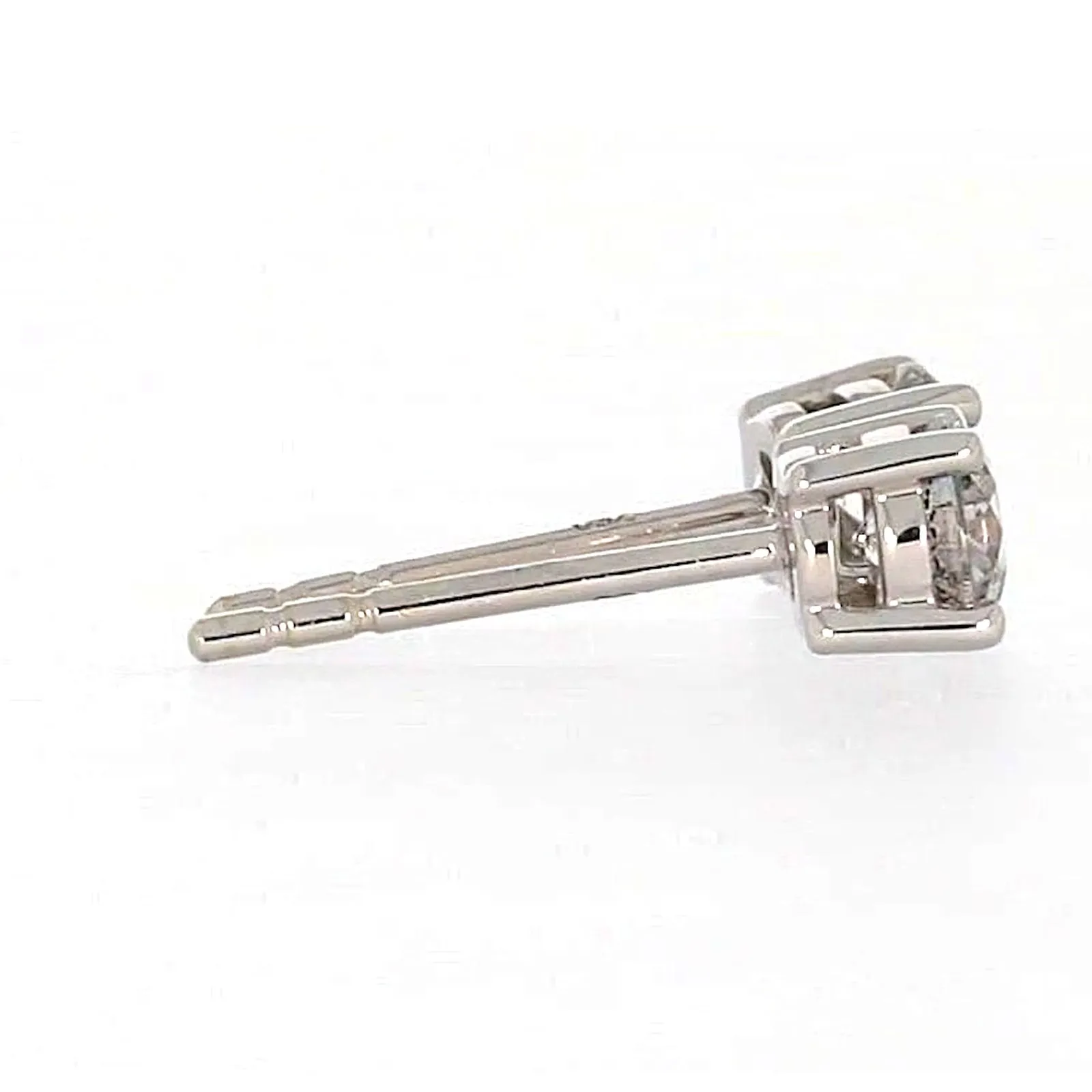 Solitaire 18ct White Gold Round Brilliant Cut with 1/2 Carat tw of Diamonds Studs