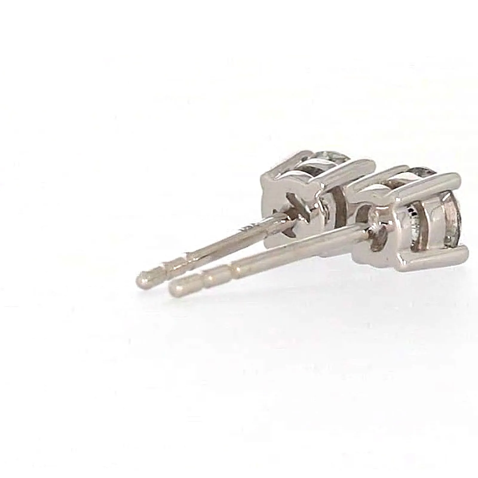 Solitaire 18ct White Gold Round Brilliant Cut with 1/2 Carat tw of Diamonds Studs