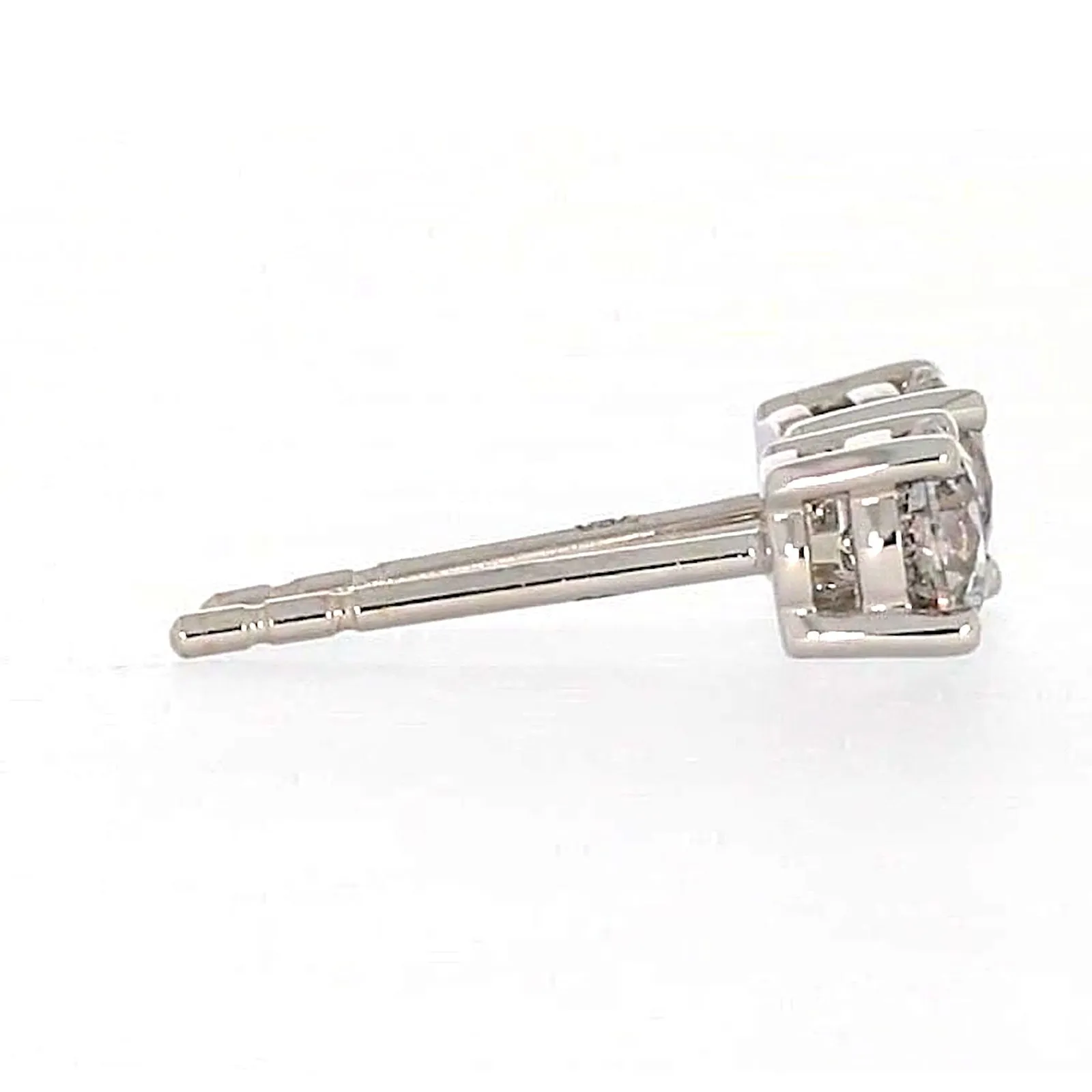 Solitaire 18ct White Gold Round Brilliant Cut with 1/2 Carat tw of Diamonds Studs