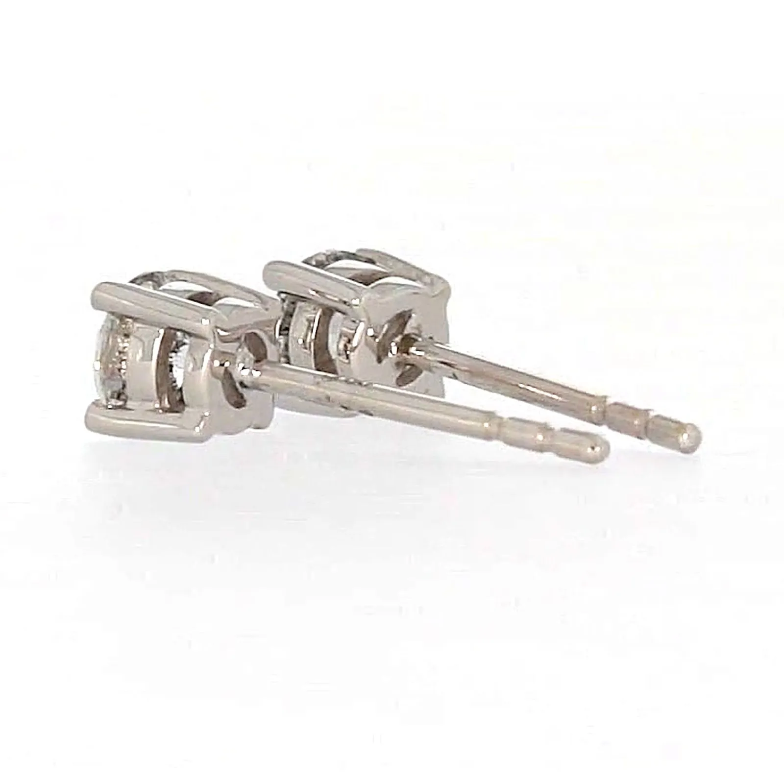 Solitaire 18ct White Gold Round Brilliant Cut with 1/2 Carat tw of Diamonds Studs