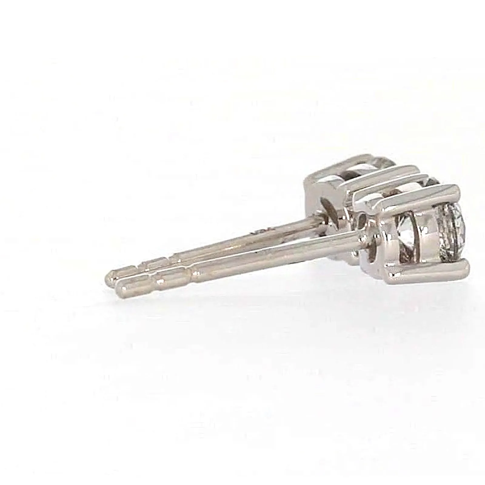 Solitaire 18ct White Gold Round Brilliant Cut with 1/2 Carat tw of Diamonds Studs