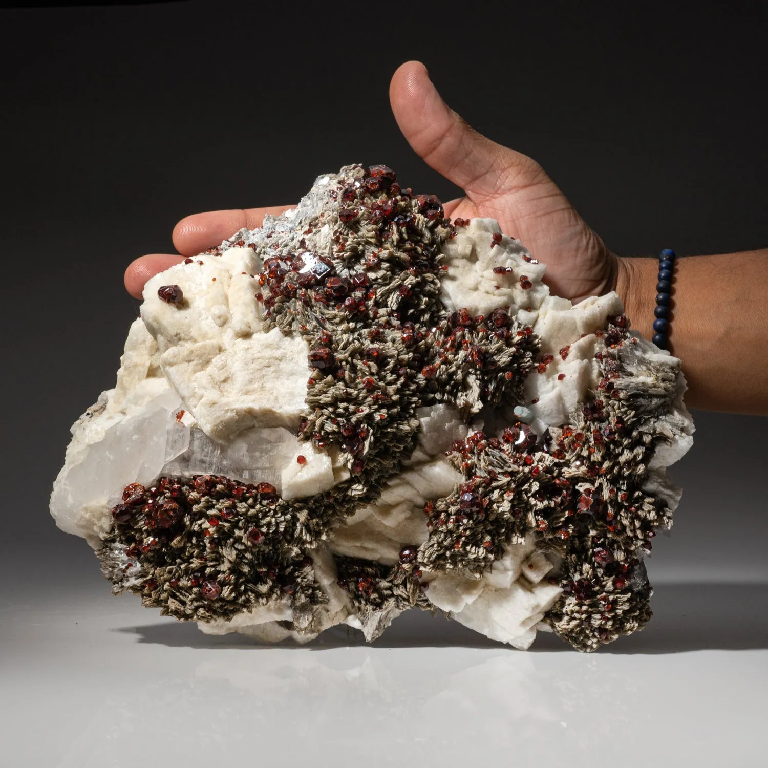 Spessartine Garnet with Muscovite on Albite Matrix From Tongbei-Yunling District, Fujian Province, China