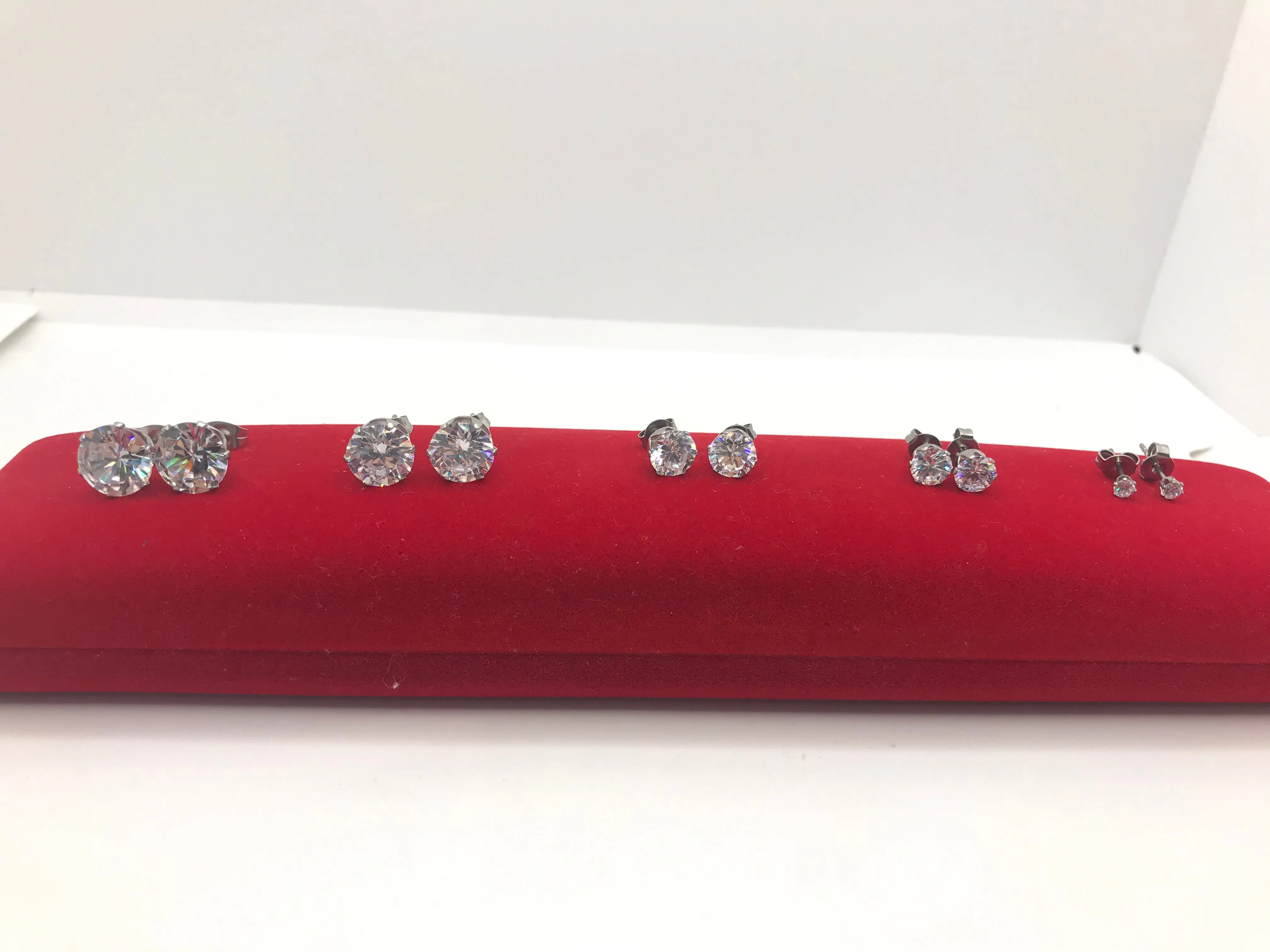 Stainless steel round CZ stone stud