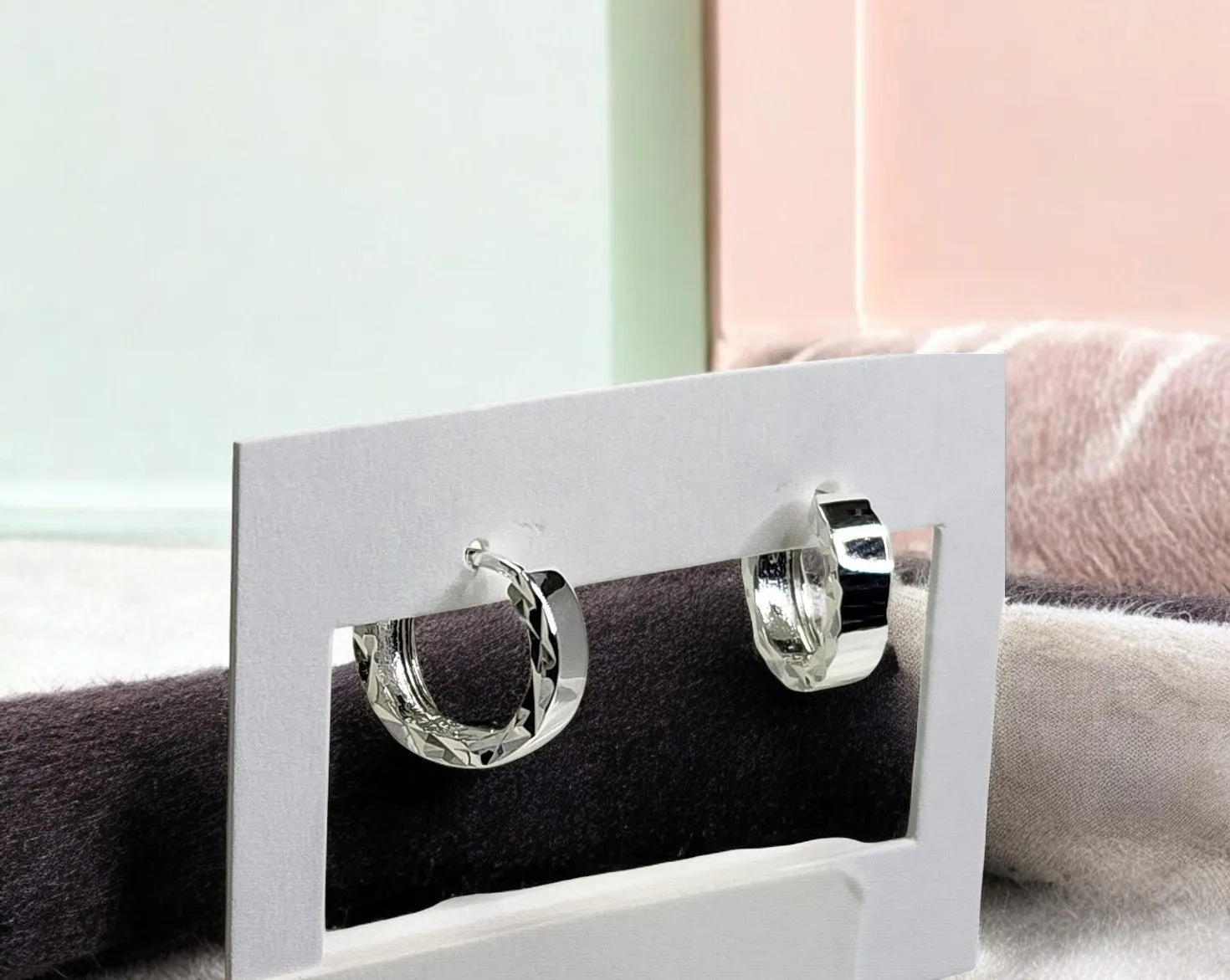 Sterling Silver Diamond-Cut Hoop Earrings – Minimalist Hypoallergenic Jewelry