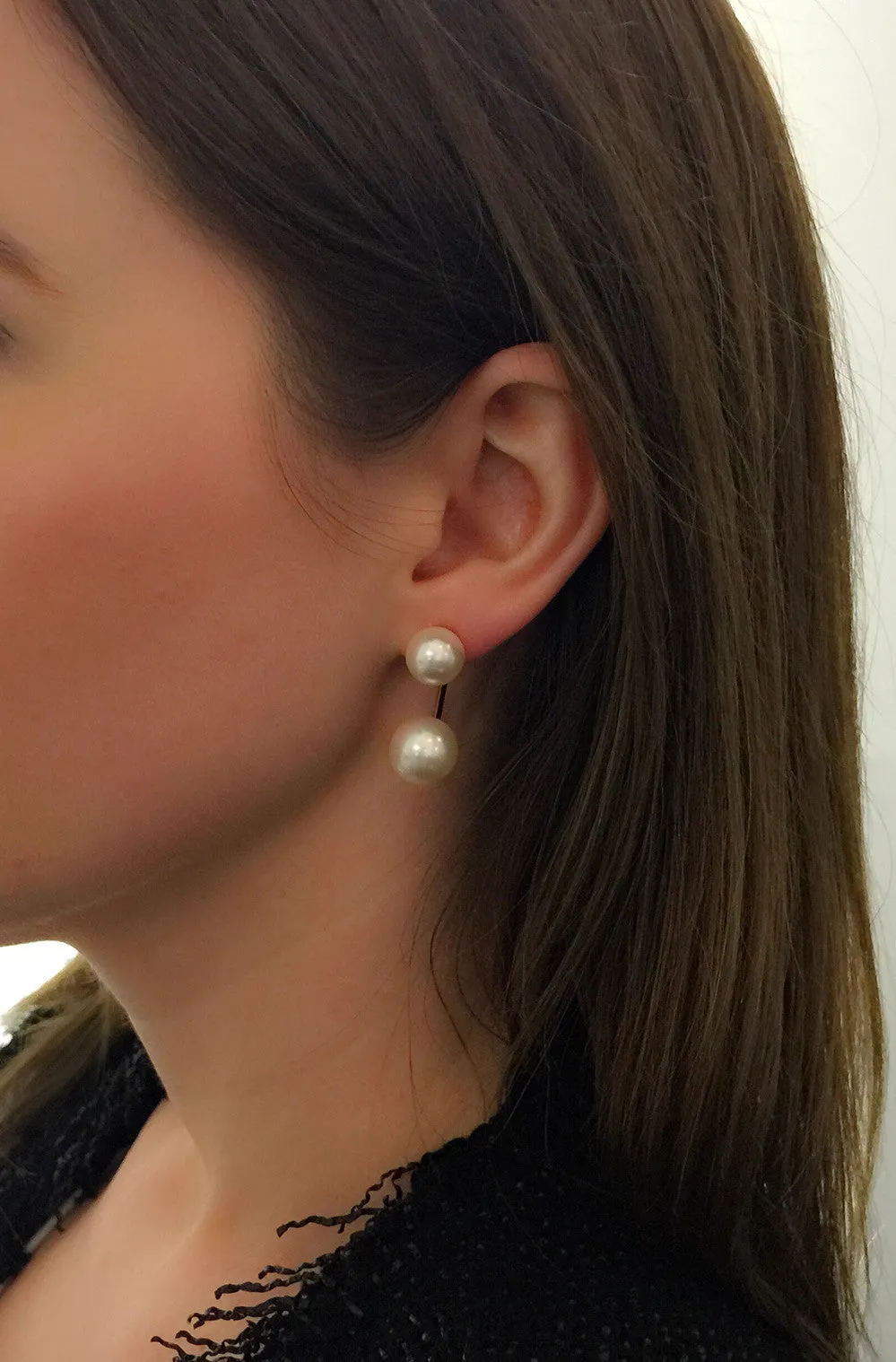 Stud Earrings w/floating pearl, Gold