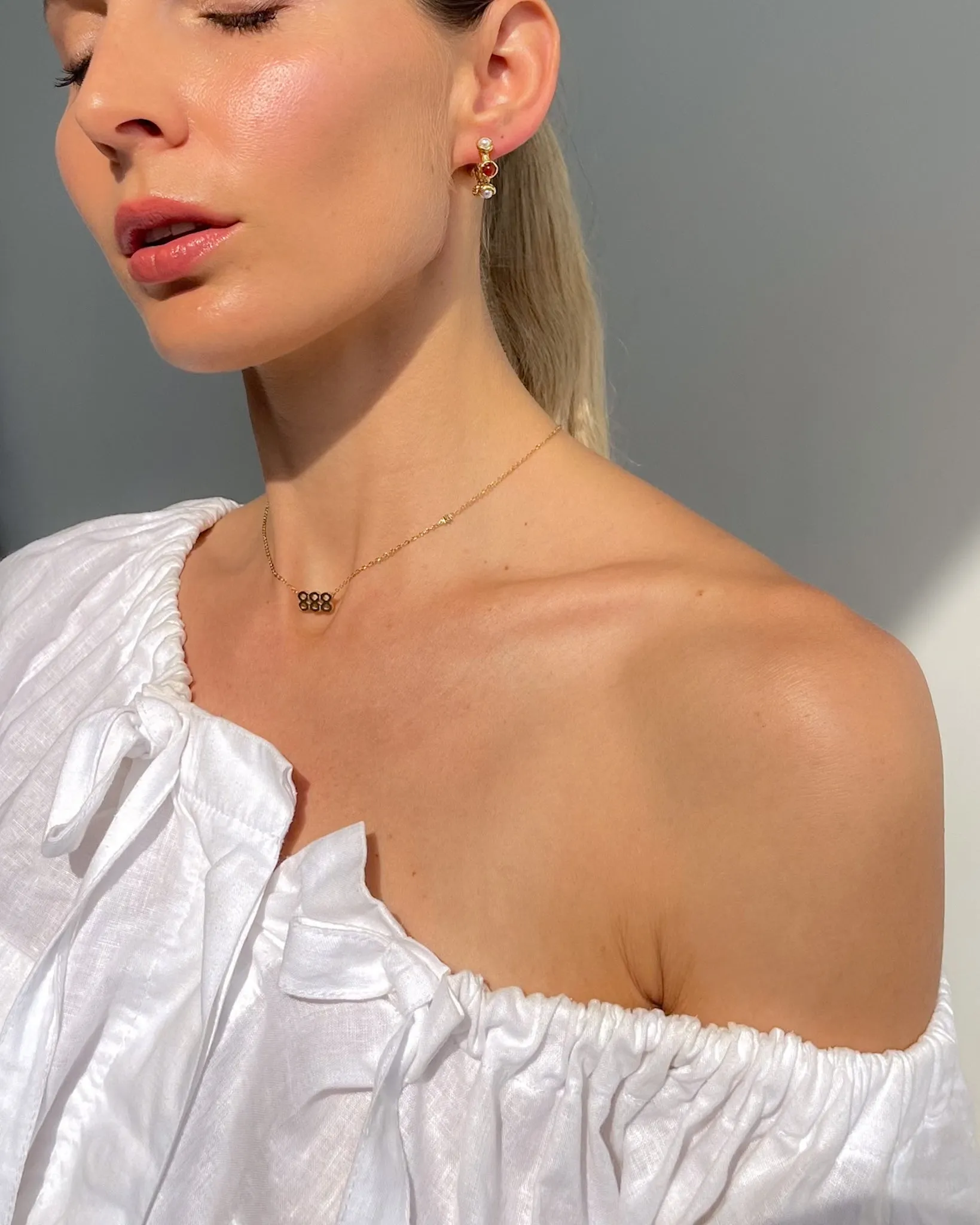 TEXTURED PEARL & STONE STUD HOOPS 18K GOLD PVD