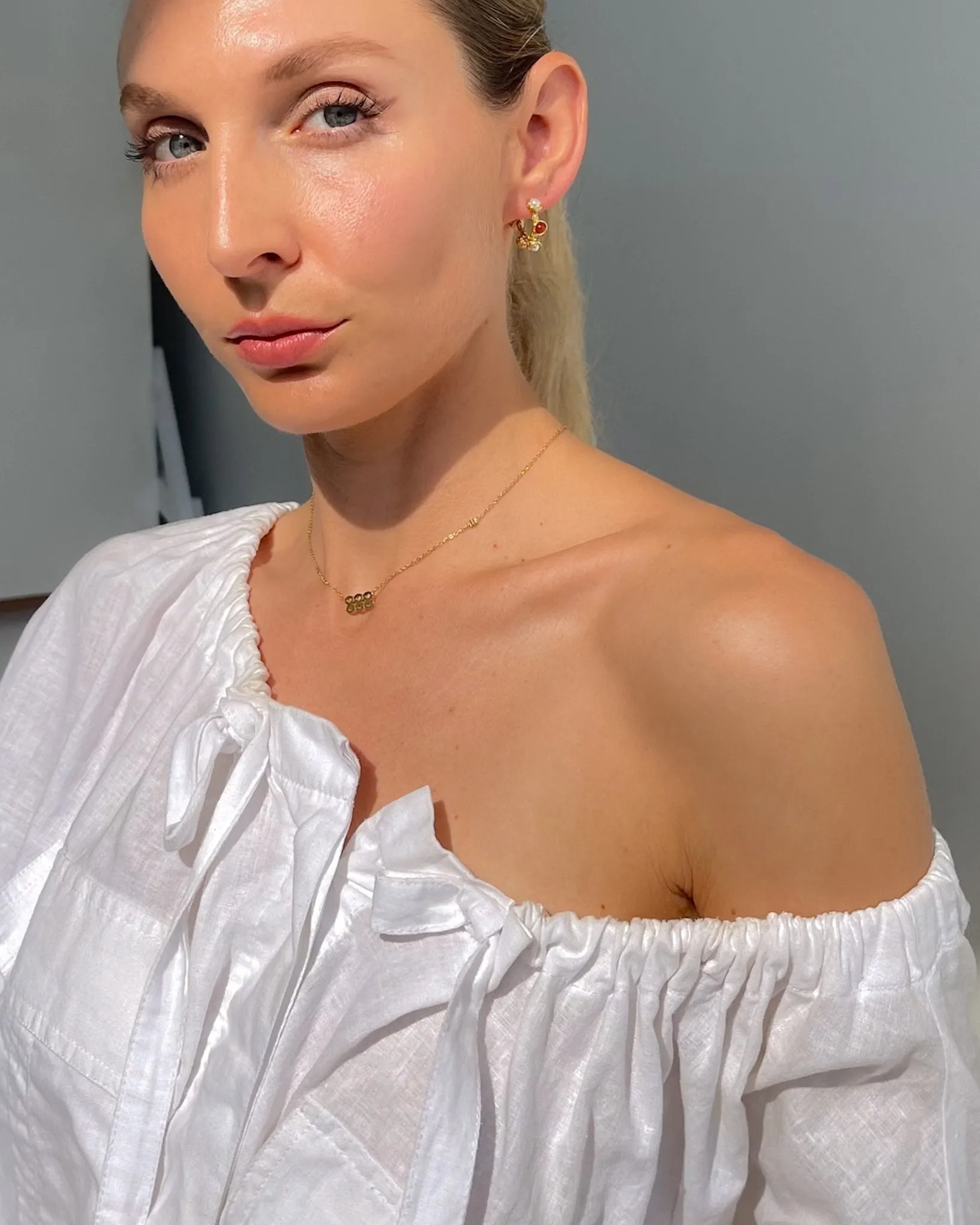 TEXTURED PEARL & STONE STUD HOOPS 18K GOLD PVD