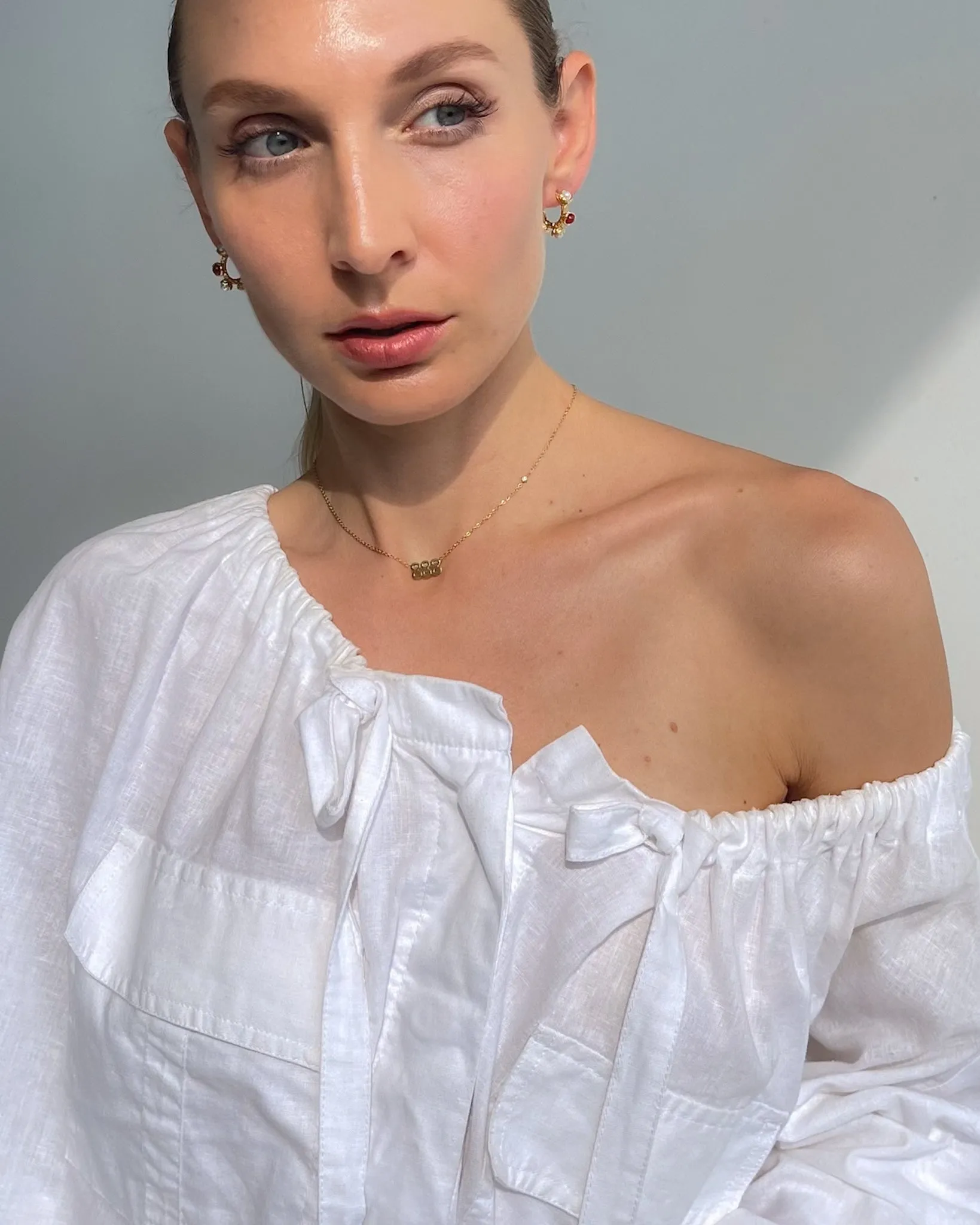 TEXTURED PEARL & STONE STUD HOOPS 18K GOLD PVD