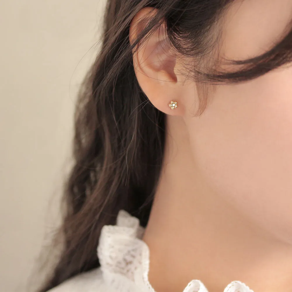 Tiny Flower Stud Set